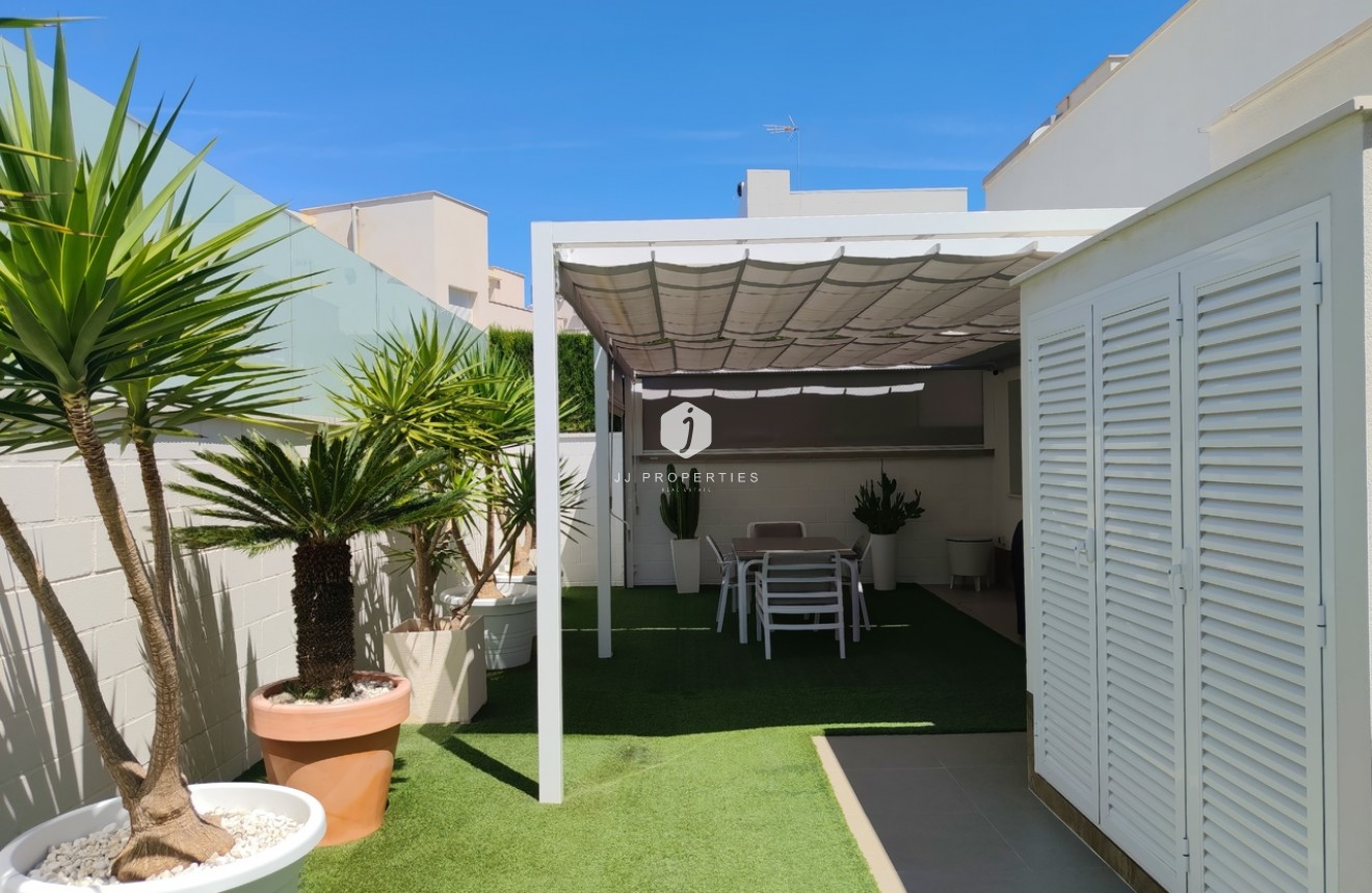 Resale - Villa -
San Miguel de Salinas - Inland