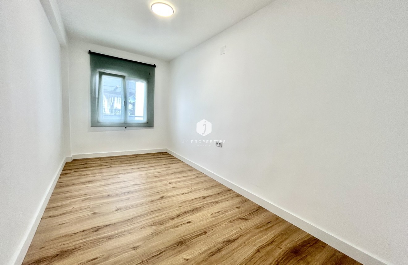 Resale - Apartment / flat -
Torrevieja - Costa Blanca