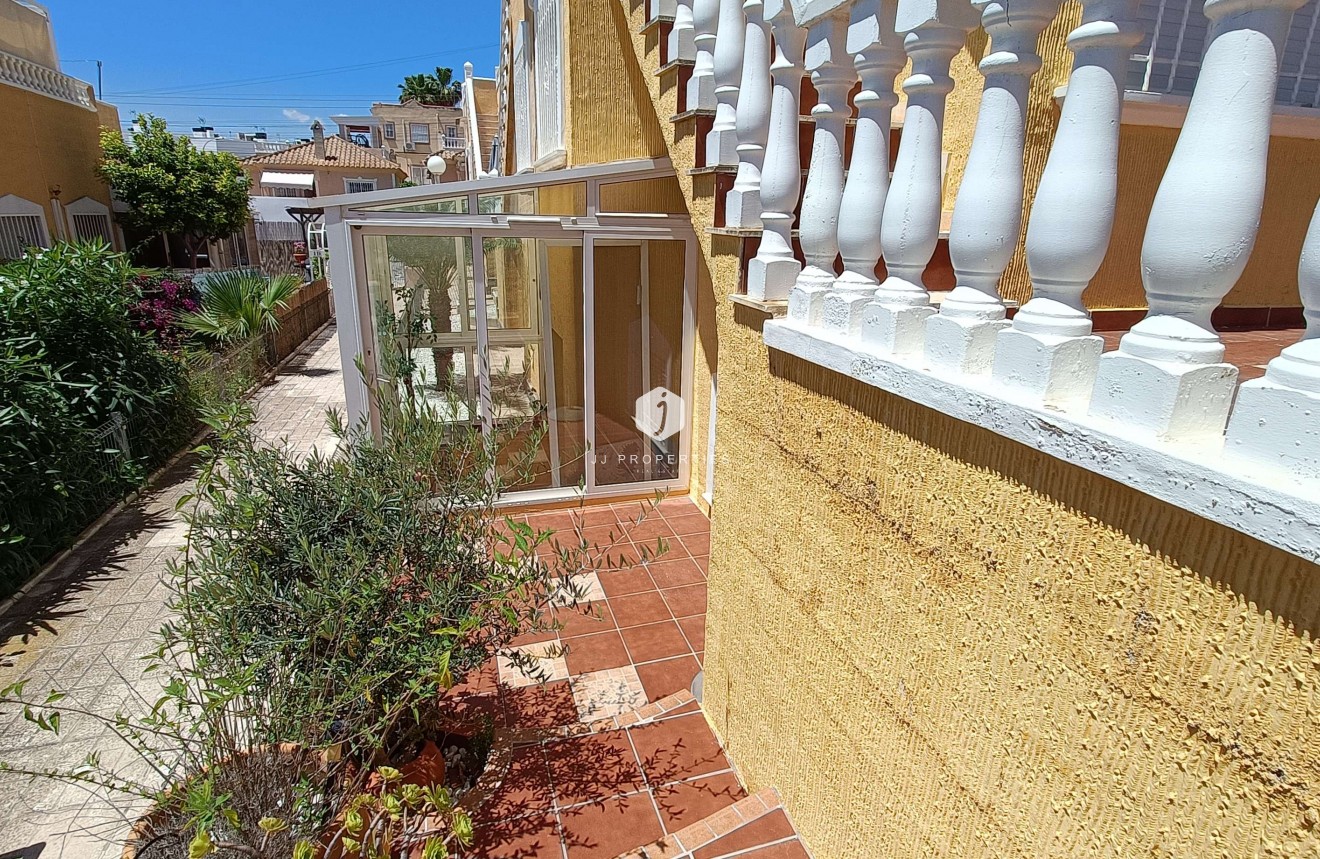 Resale - Chalet -
Orihuela Costa - Costa Blanca