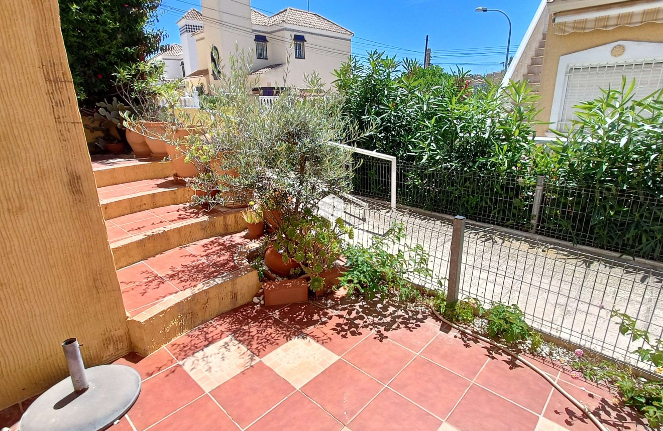 Resale - Chalet -
Orihuela Costa - Costa Blanca