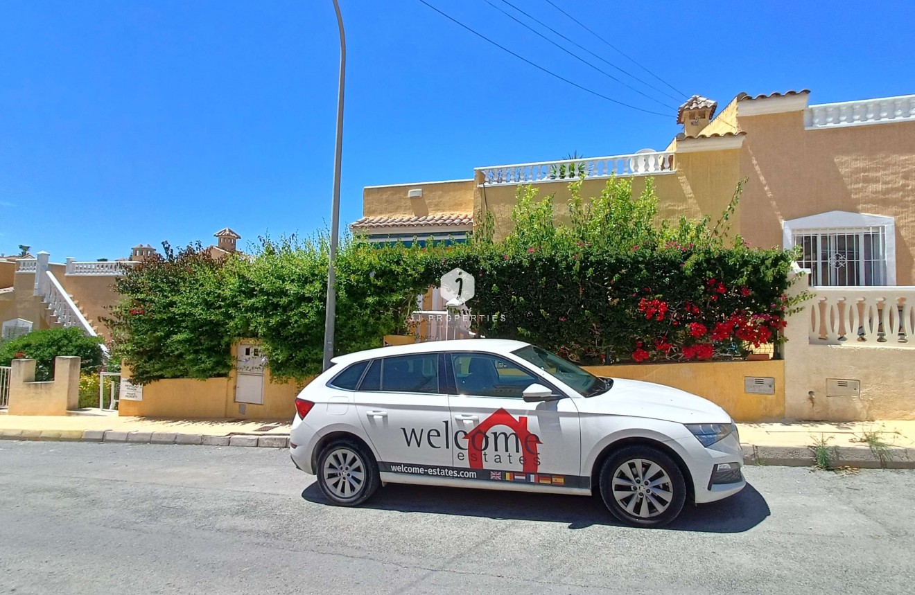 Resale - Chalet -
Orihuela Costa - Costa Blanca