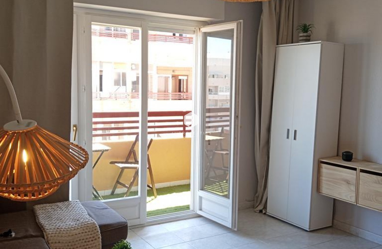 D'occasion - Appartement -
Torrevieja - El molino