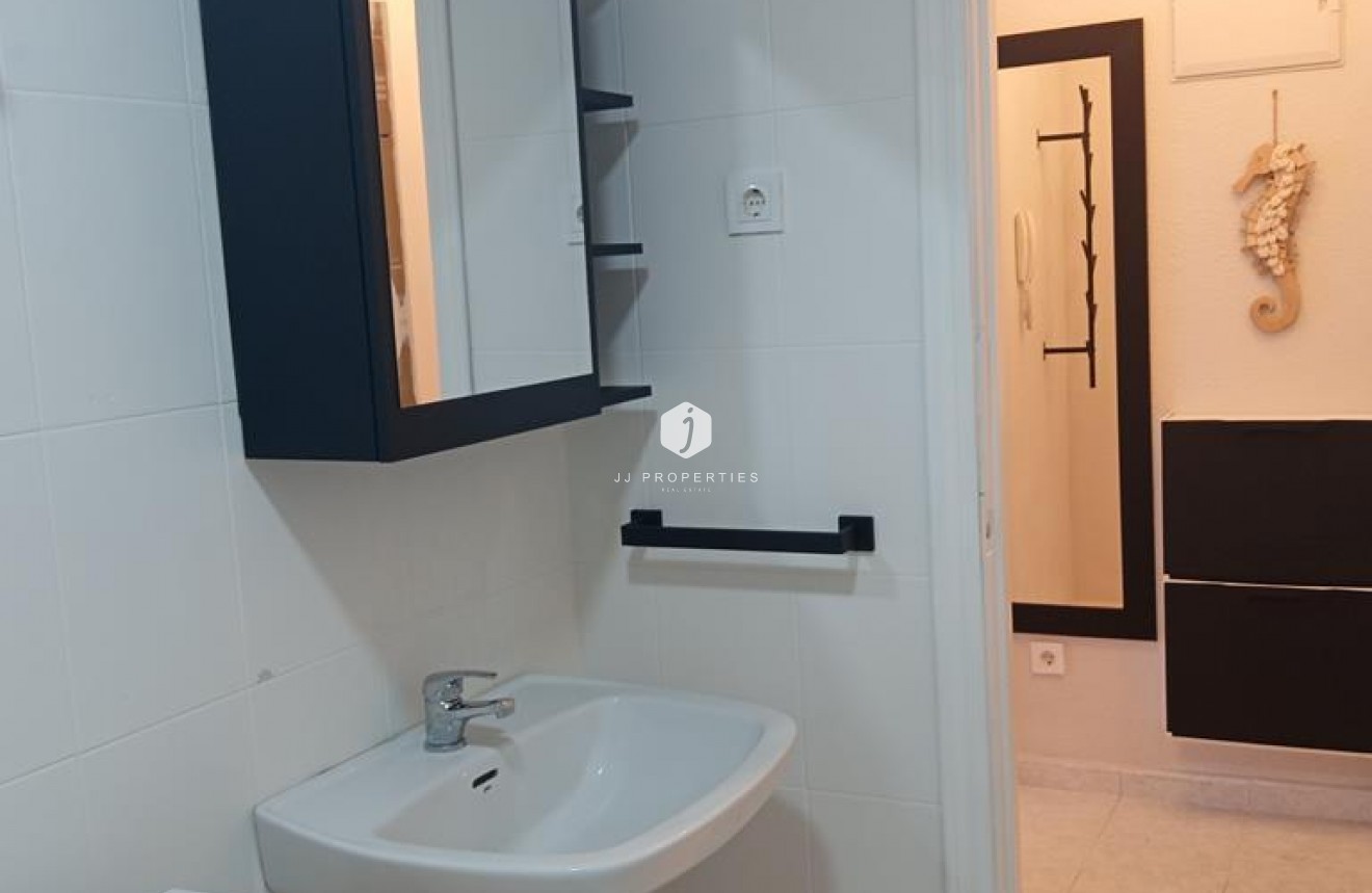 D'occasion - Appartement -
Torrevieja - El molino