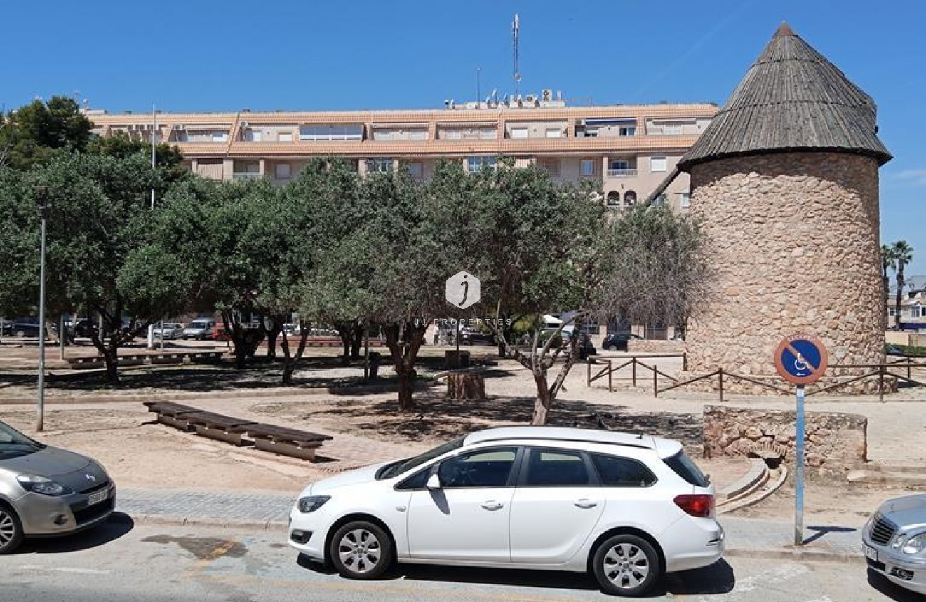 D'occasion - Appartement -
Torrevieja - El molino