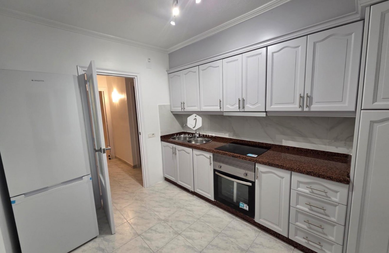 Resale - Apartment / flat -
Torrevieja - Estacion de autobuses