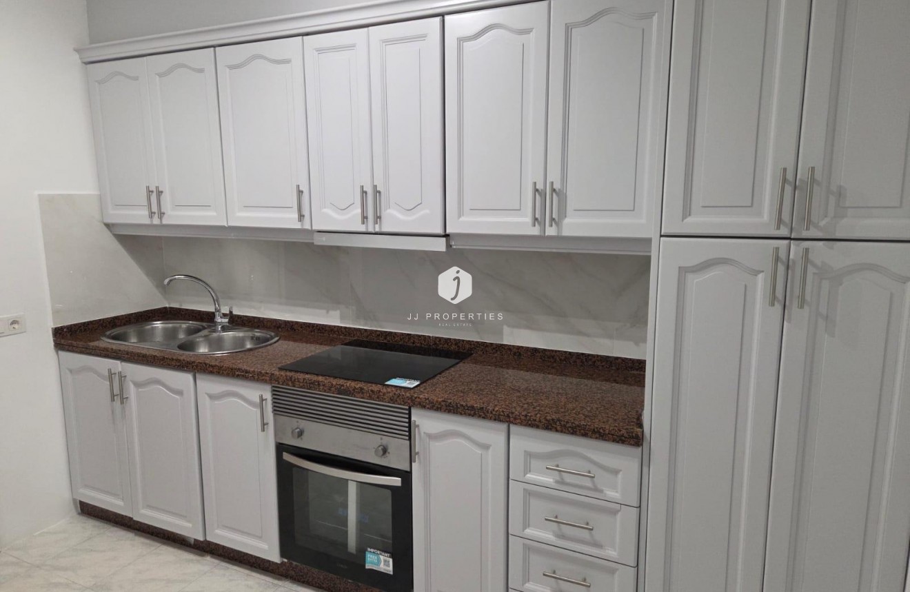Resale - Apartment / flat -
Torrevieja - Estacion de autobuses