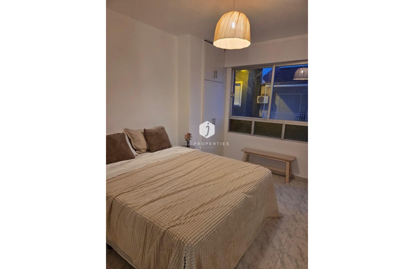 Resale - Apartment / flat -
Torrevieja - Estacion de autobuses