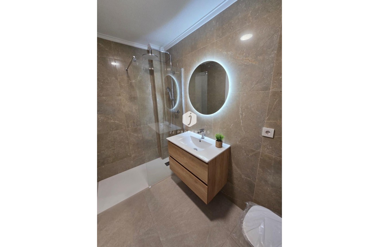 Resale - Apartment / flat -
Torrevieja - Estacion de autobuses