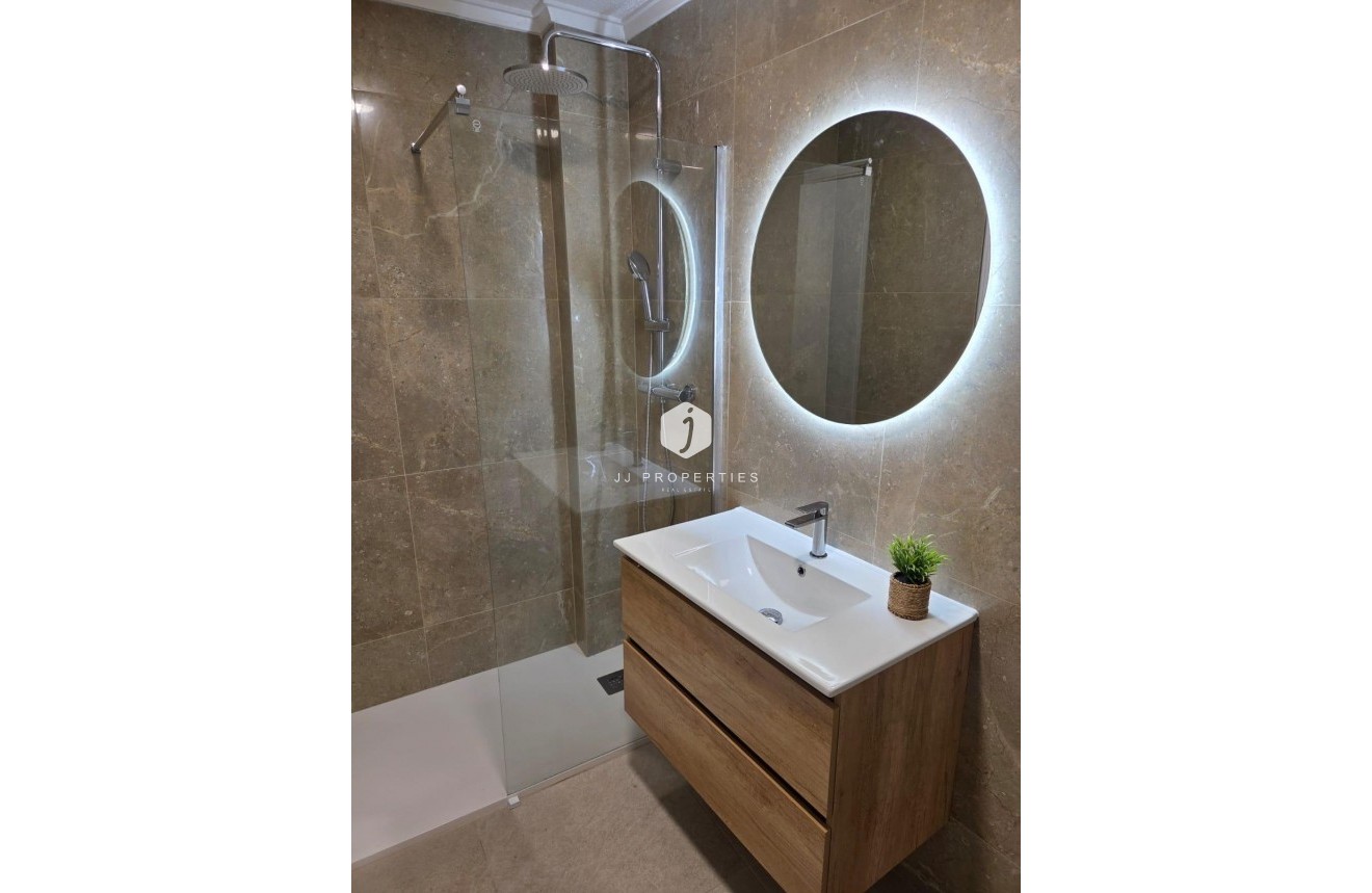 Resale - Apartment / flat -
Torrevieja - Estacion de autobuses