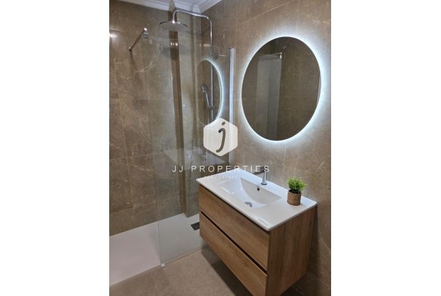 Resale - Apartment / flat -
Torrevieja - Estacion de autobuses