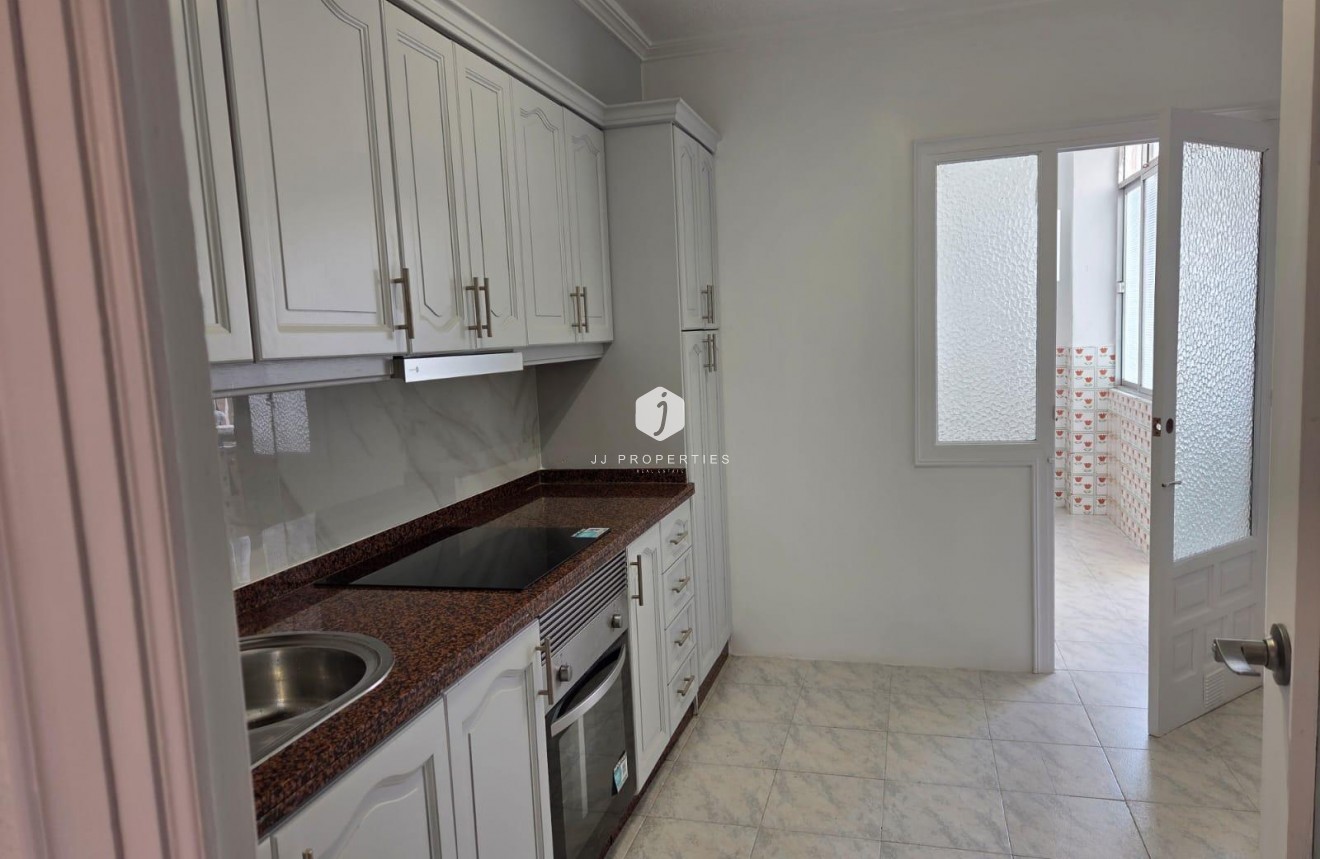 Resale - Apartment / flat -
Torrevieja - Estacion de autobuses