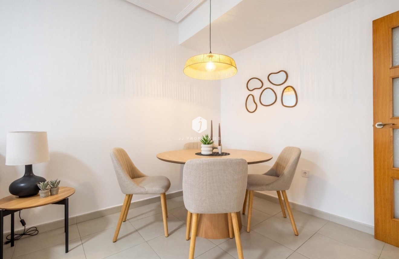 Resale - Apartment / flat -
Torrevieja - Las calas