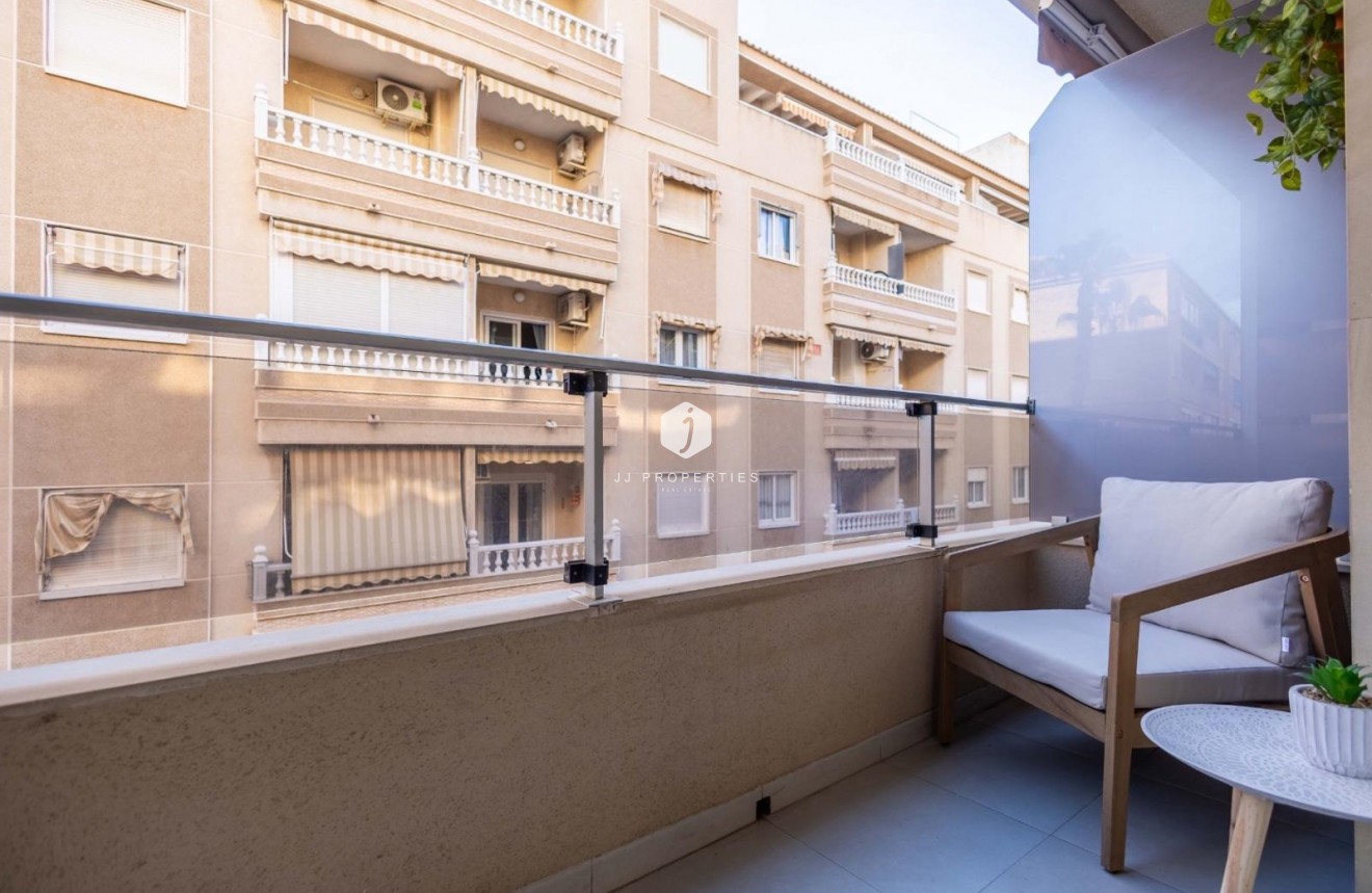 Resale - Apartment / flat -
Torrevieja - Las calas