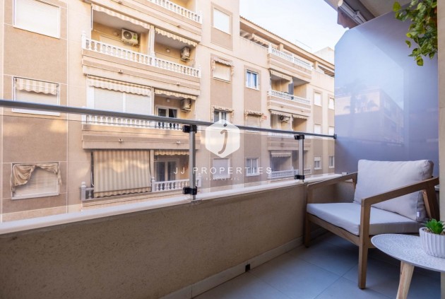 Resale - Apartment / flat -
Torrevieja - Las calas