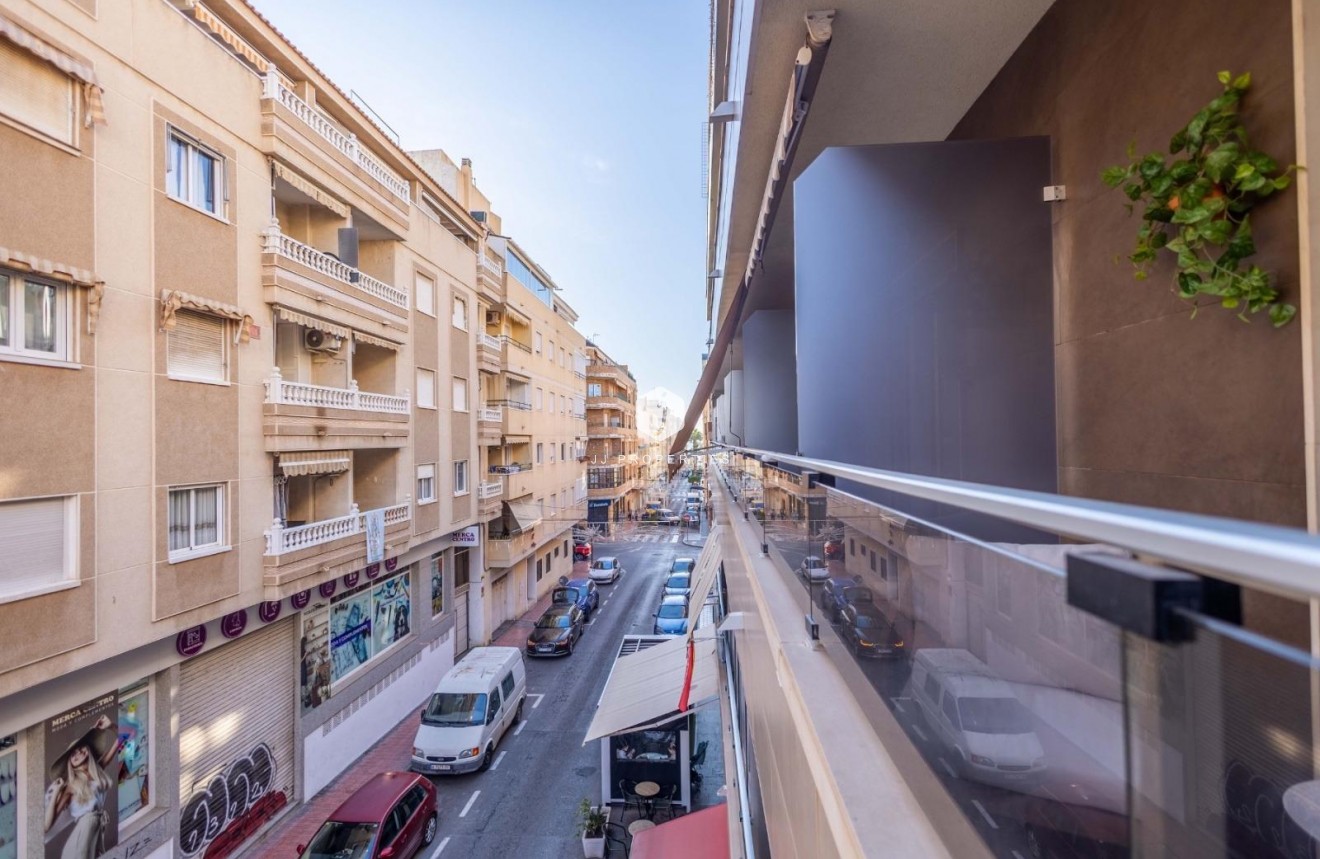 Resale - Apartment / flat -
Torrevieja - Las calas