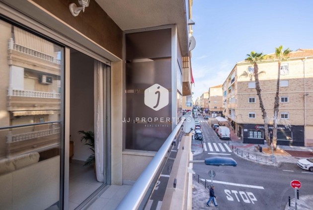 Resale - Apartment / flat -
Torrevieja - Las calas