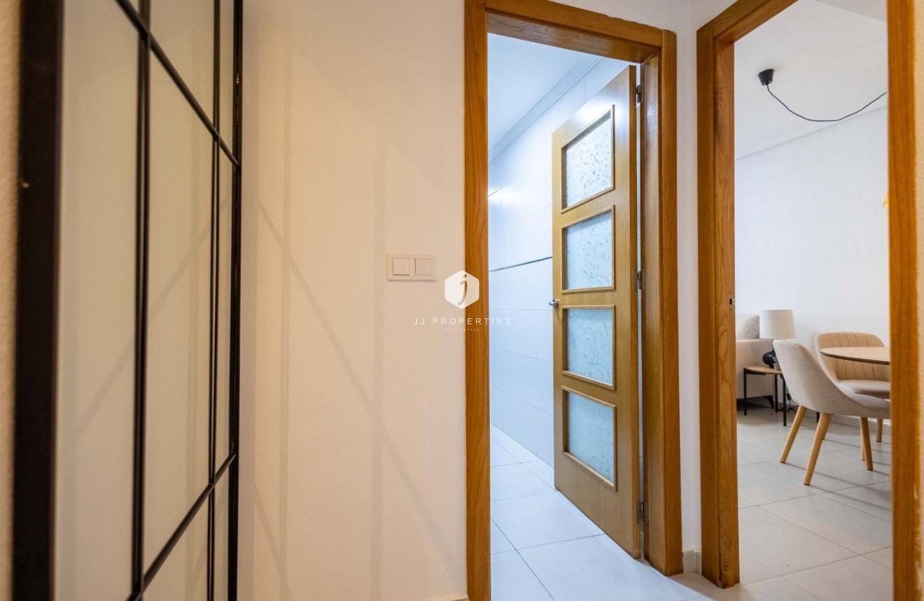 Resale - Apartment / flat -
Torrevieja - Las calas