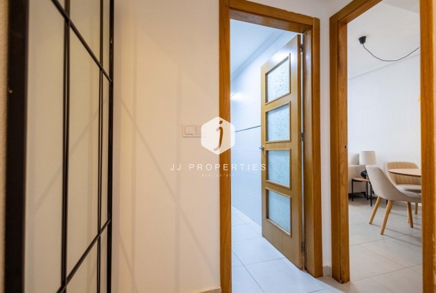Resale - Apartment / flat -
Torrevieja - Las calas