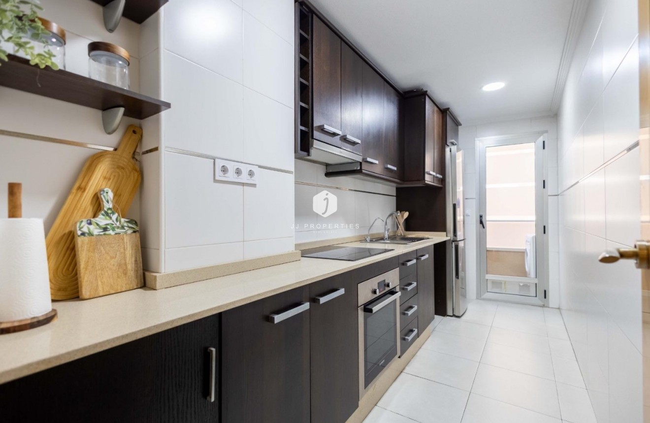 Resale - Apartment / flat -
Torrevieja - Las calas