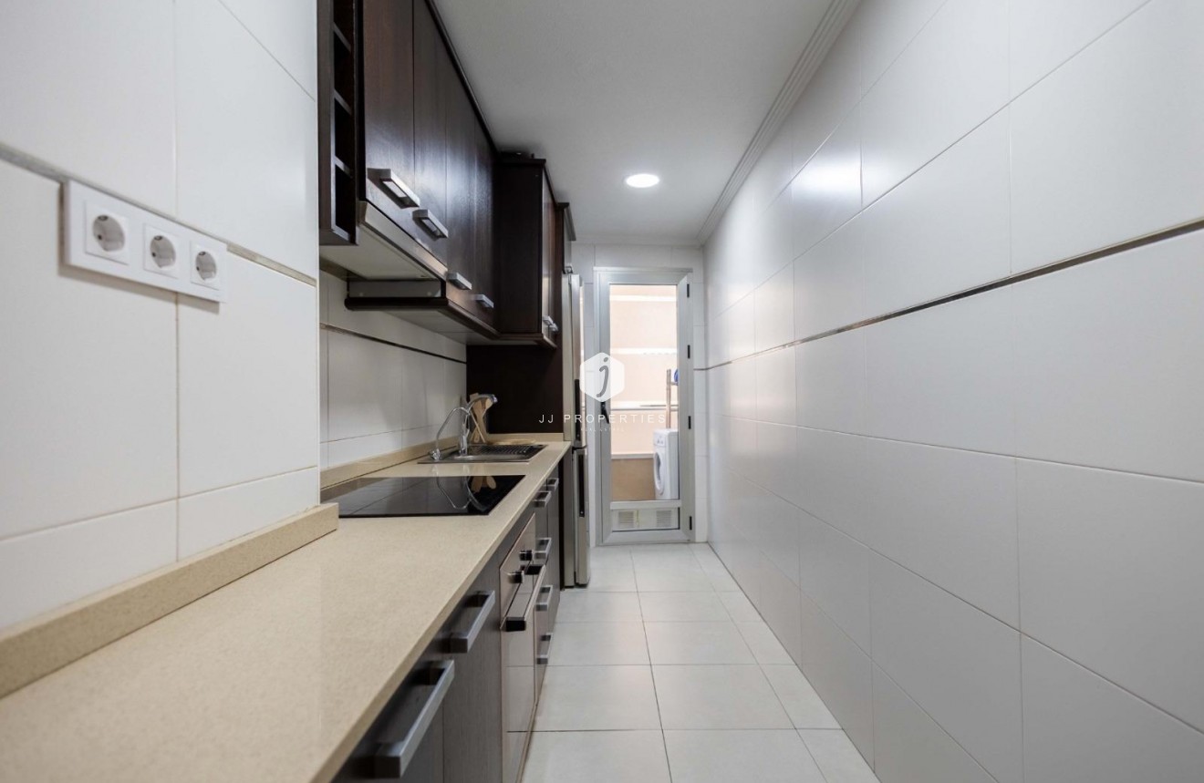 Resale - Apartment / flat -
Torrevieja - Las calas