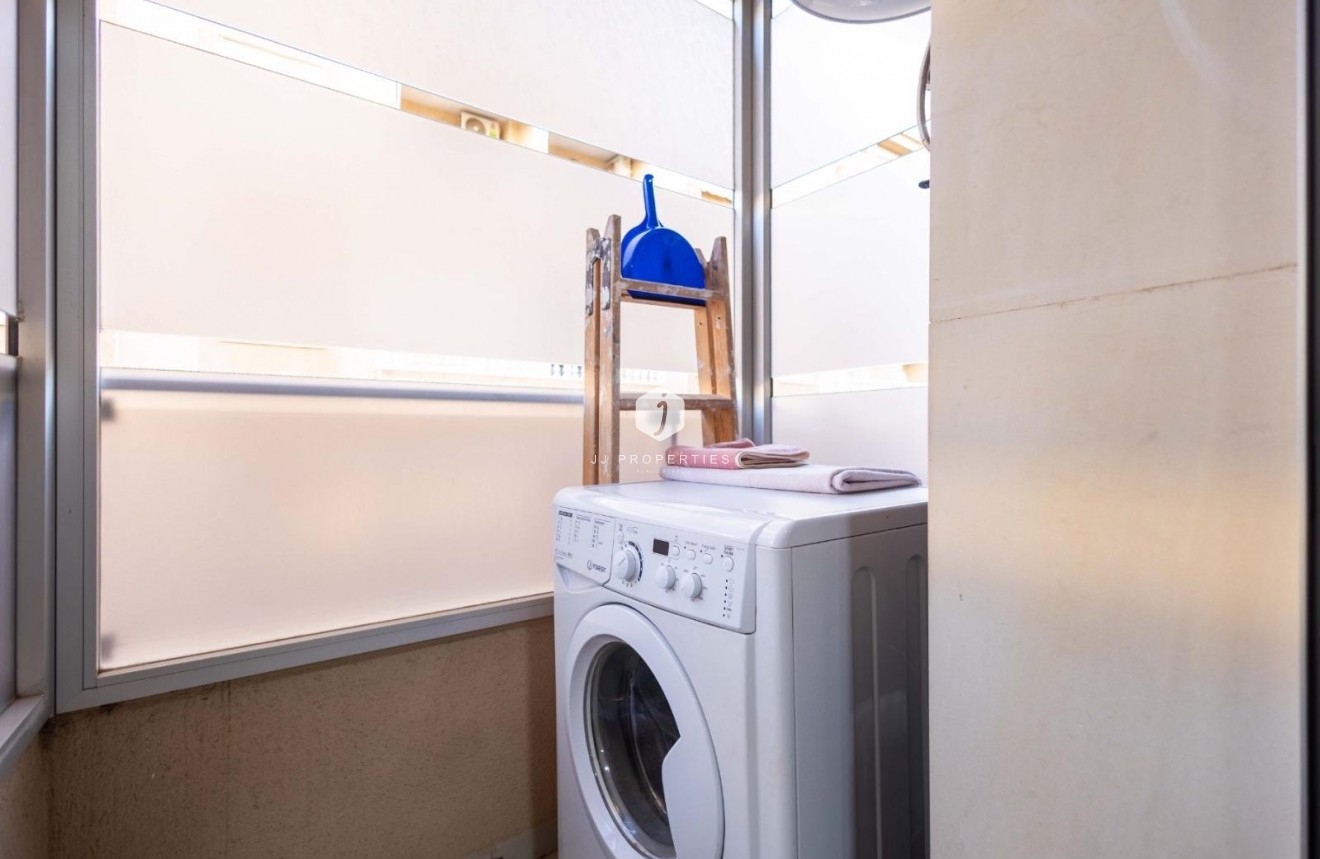 Resale - Apartment / flat -
Torrevieja - Las calas