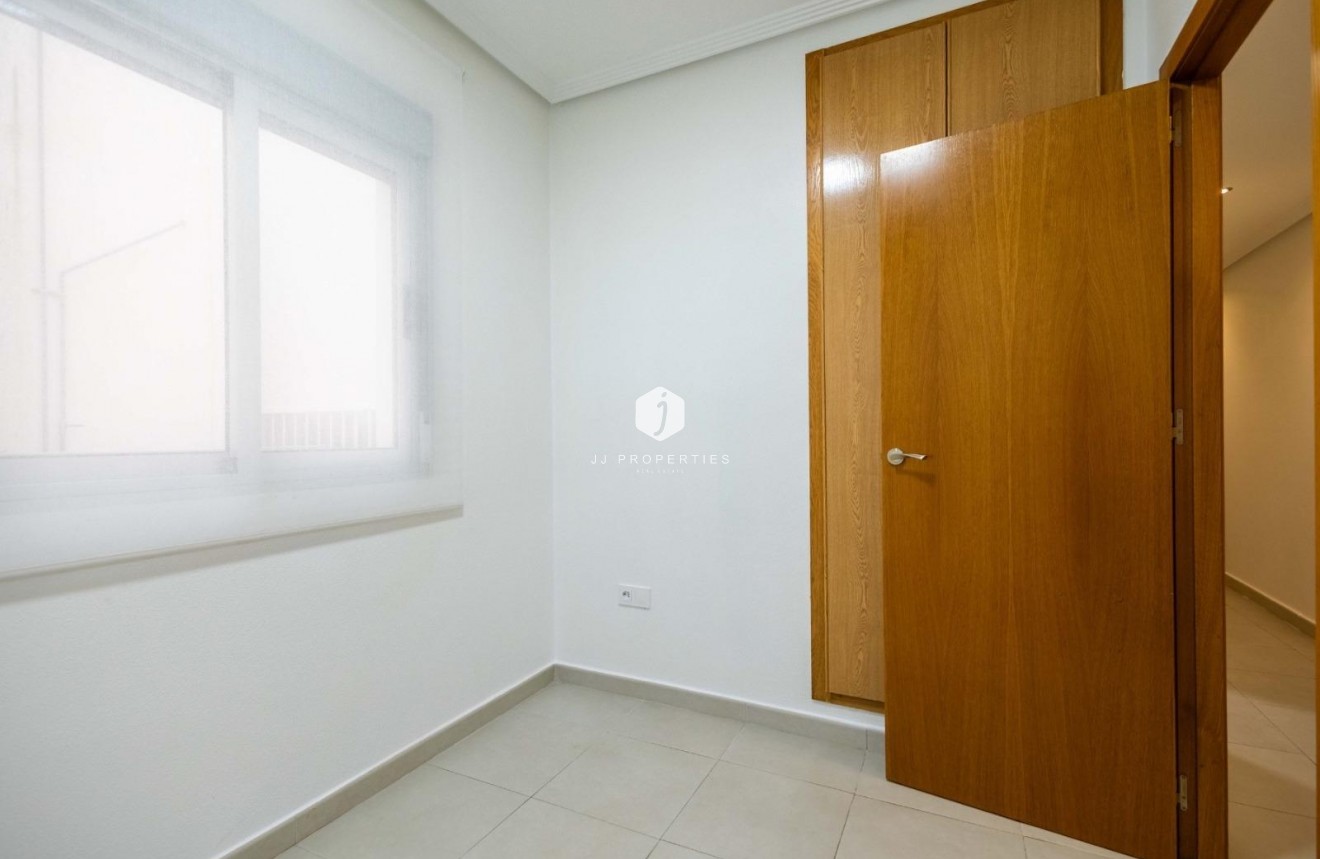 Resale - Apartment / flat -
Torrevieja - Las calas