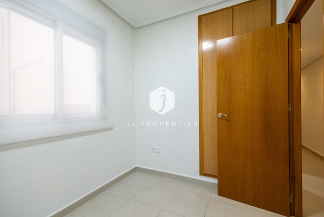 Resale - Apartment / flat -
Torrevieja - Las calas