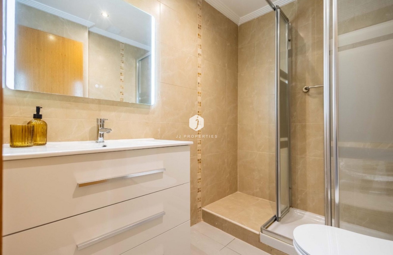 Resale - Apartment / flat -
Torrevieja - Las calas