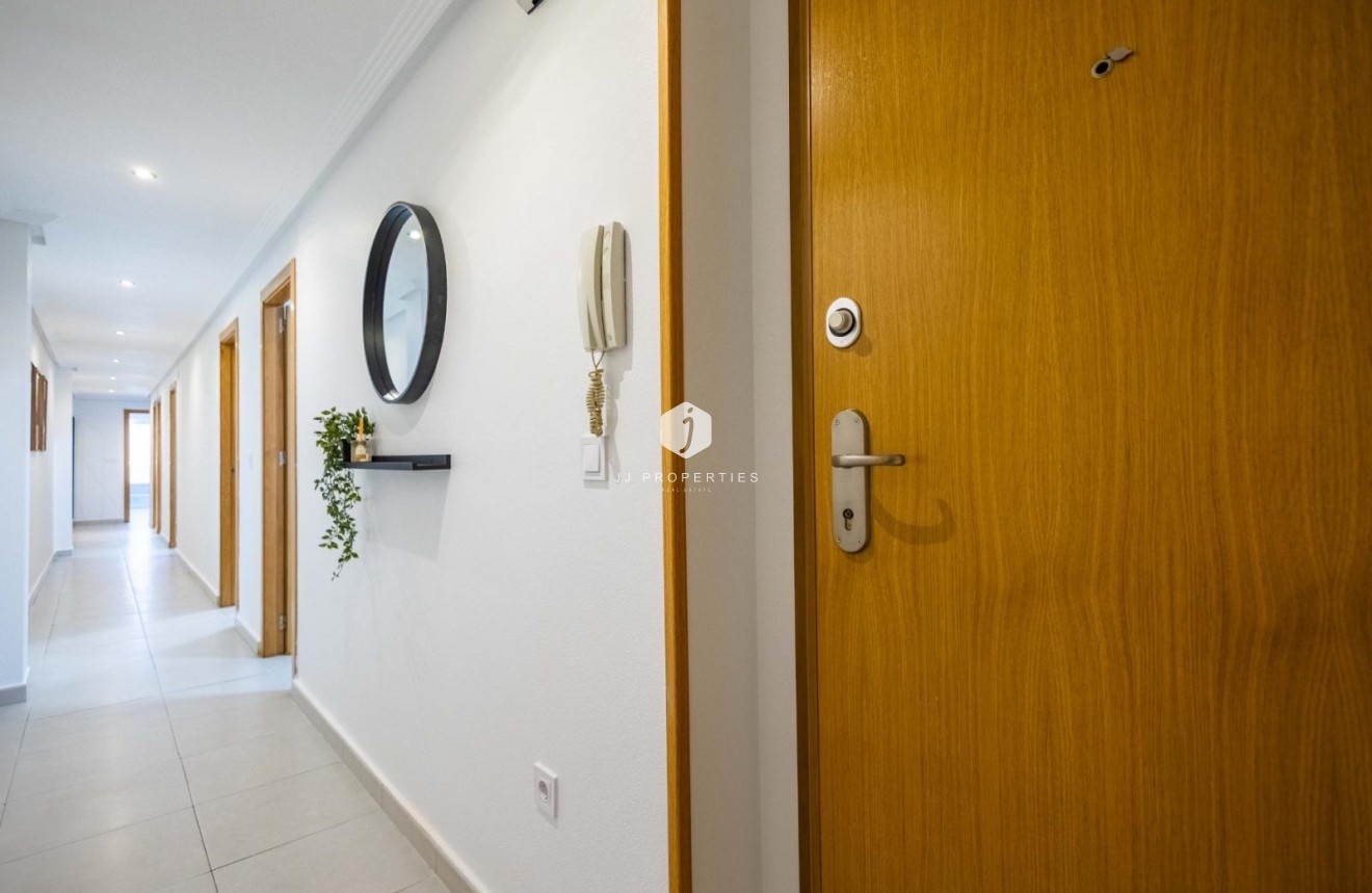 Resale - Apartment / flat -
Torrevieja - Las calas