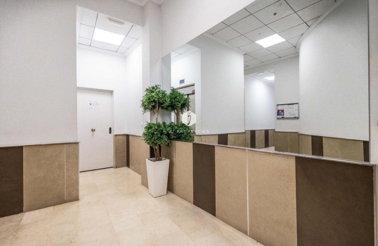 Resale - Apartment / flat -
Torrevieja - Las calas