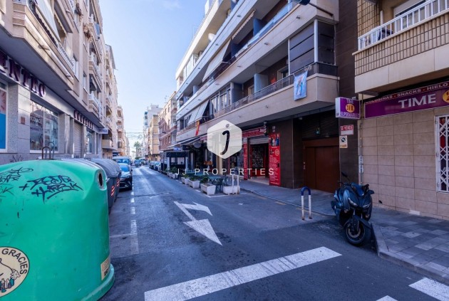 Resale - Apartment / flat -
Torrevieja - Las calas