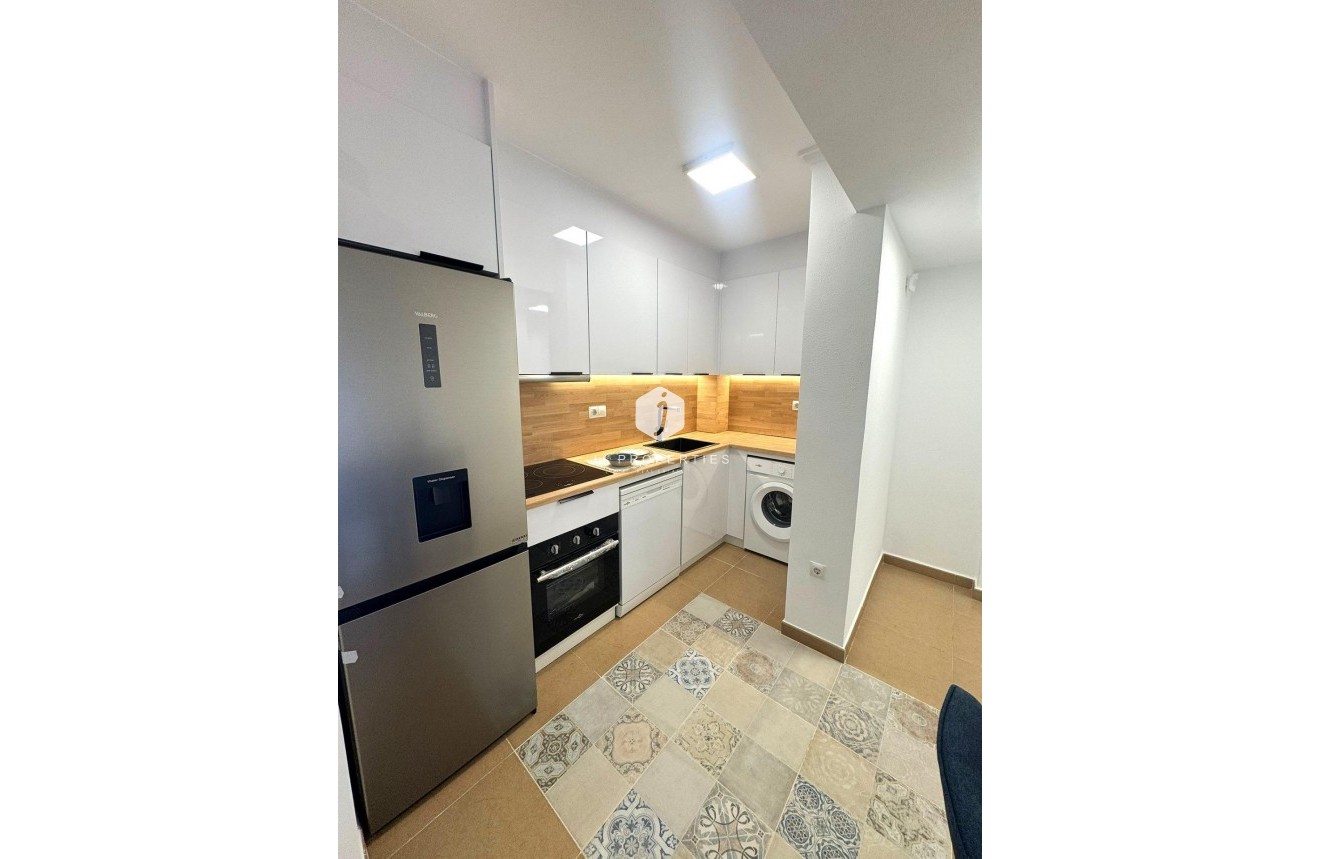 Resale - Apartment / flat -
Torrevieja - Centro - Muelle Pesquero