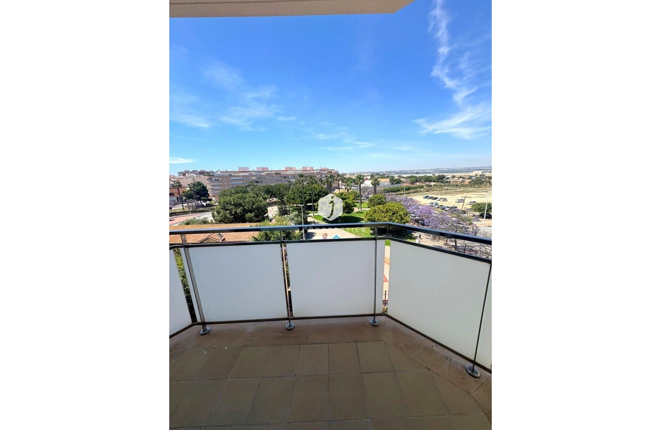 Resale - Apartment / flat -
Torrevieja - Centro - Muelle Pesquero