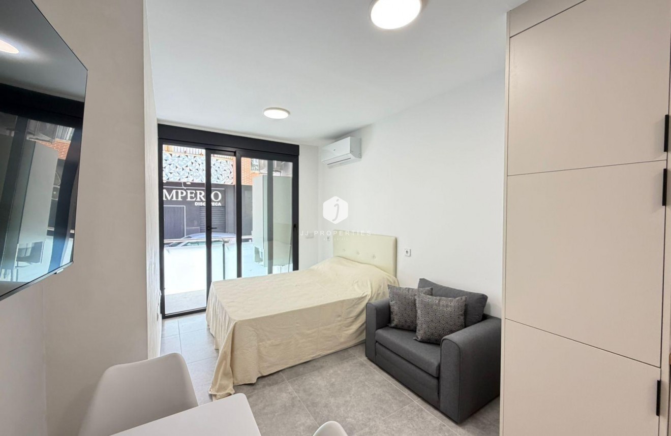 Resale - Apartment / flat -
Torrevieja - Playa del Cura