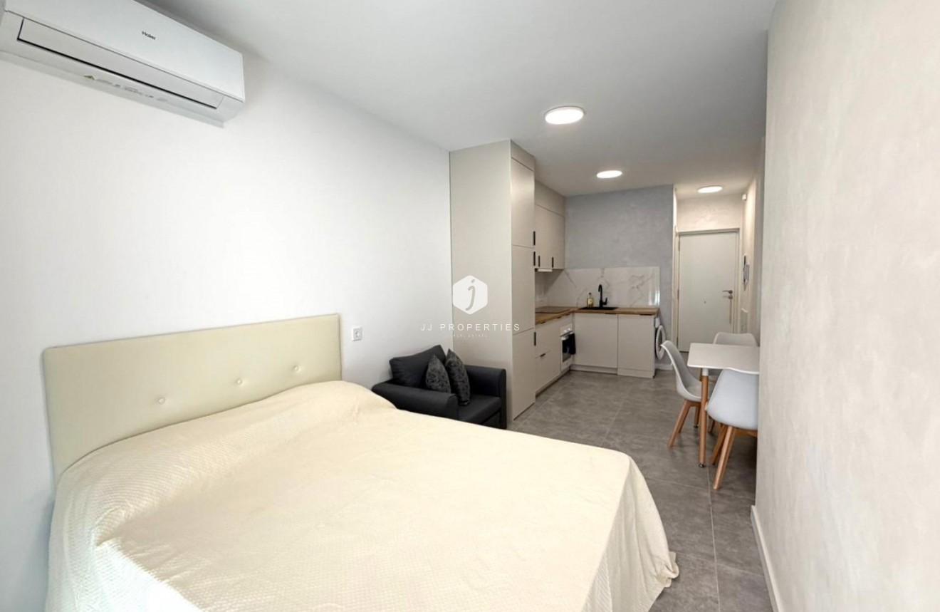 Resale - Apartment / flat -
Torrevieja - Playa del Cura