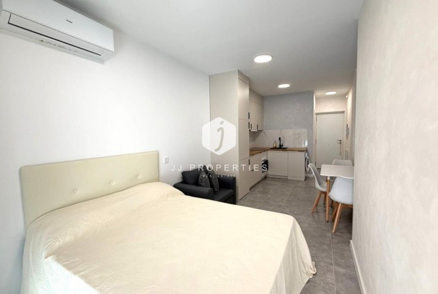 Resale - Apartment / flat -
Torrevieja - Playa del Cura