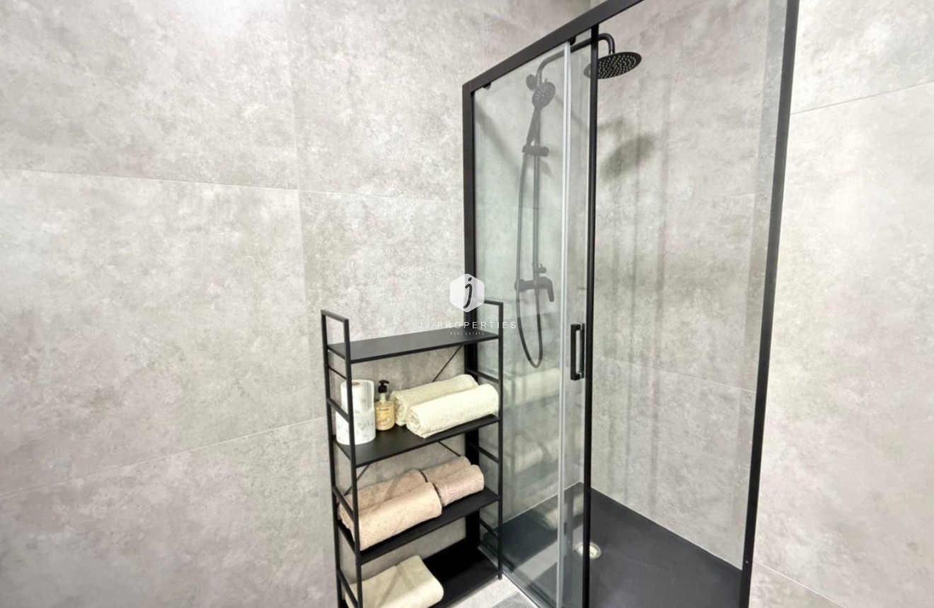 Resale - Apartment / flat -
Torrevieja - Playa del Cura