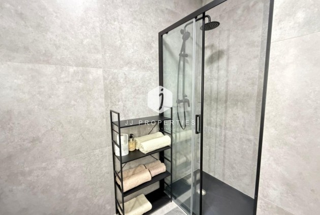 Resale - Apartment / flat -
Torrevieja - Playa del Cura