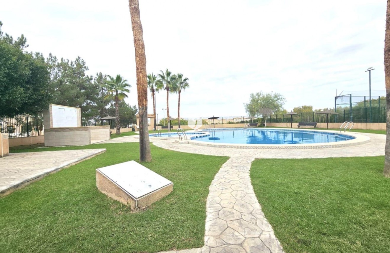 Resale - Chalet -
Orihuela Costa - Los Almendros-la Florida