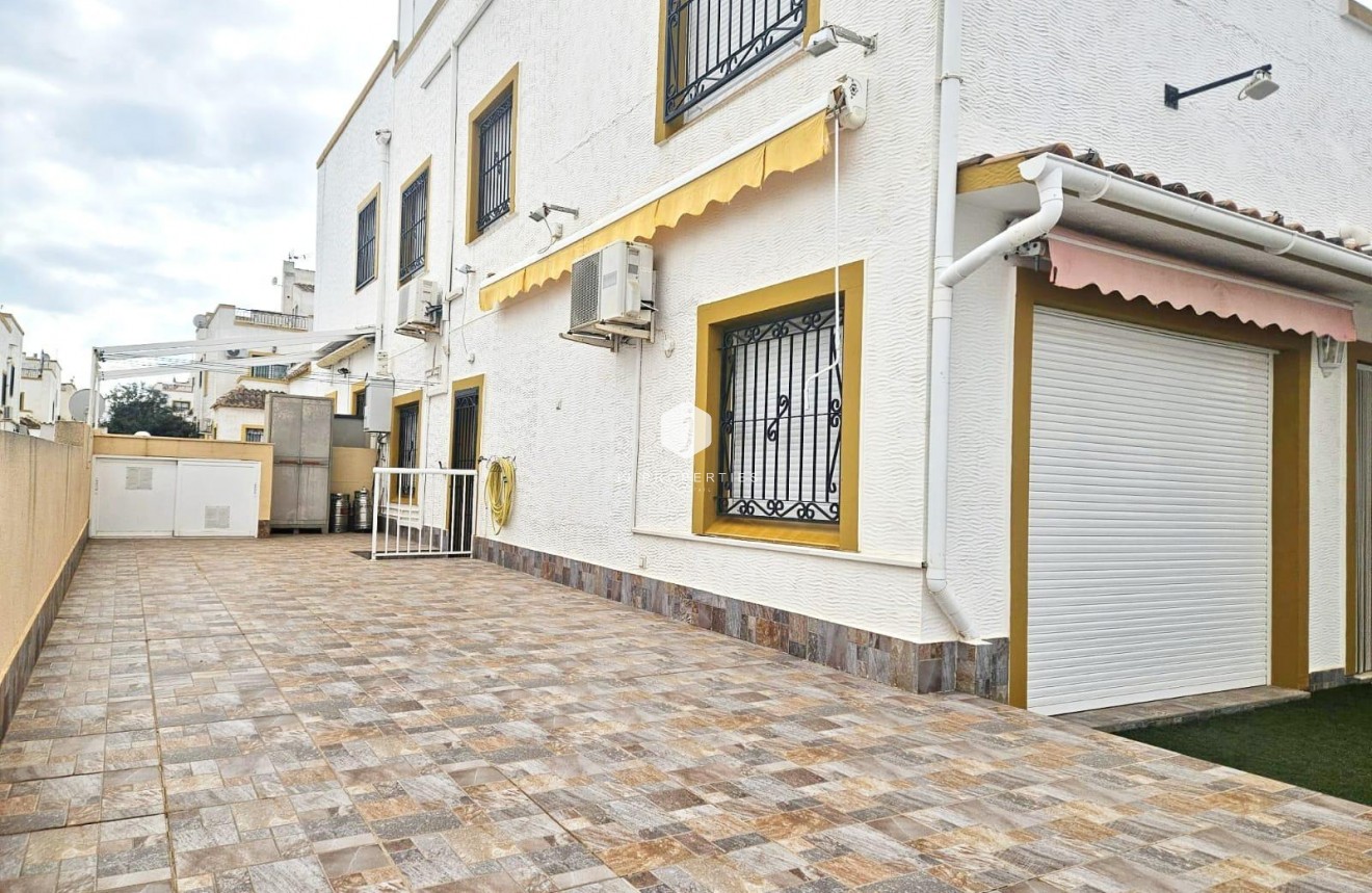 Resale - Chalet -
Orihuela Costa - Los Almendros-la Florida