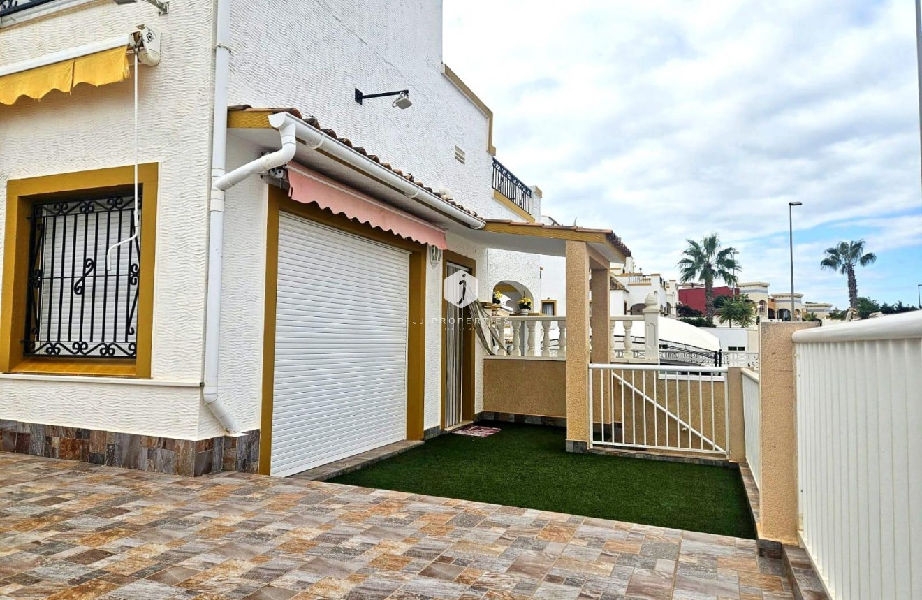 Resale - Chalet -
Orihuela Costa - Los Almendros-la Florida