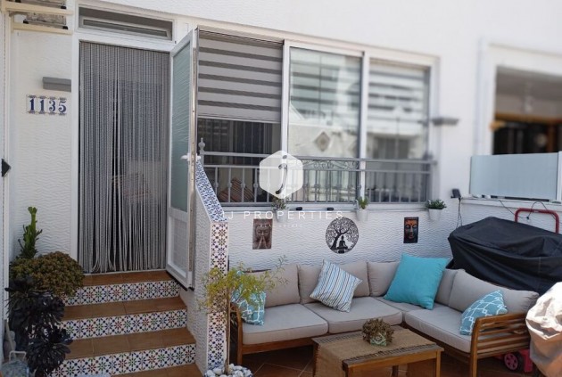 D'occasion - Appartement -
Jacarilla - Inland