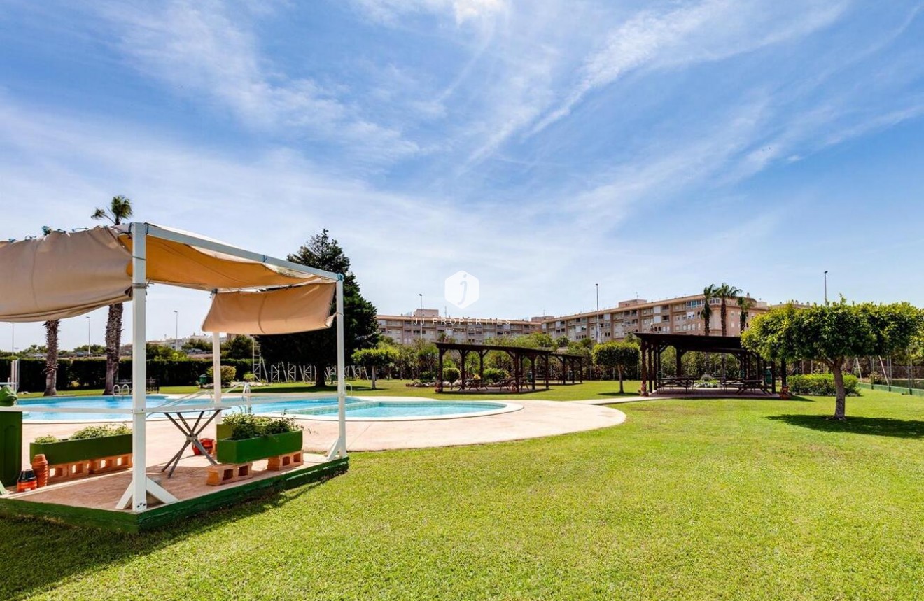 Segunda mano - Bungalow -
Torrevieja - PARQUE DE LAS NACIONES