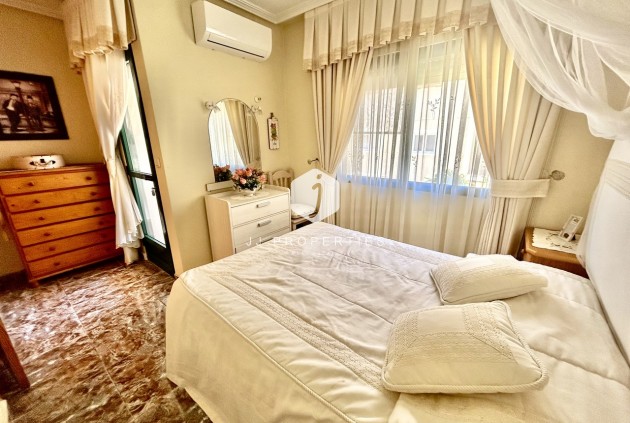 D'occasion - Chalet -
La Zenia - Costa Blanca
