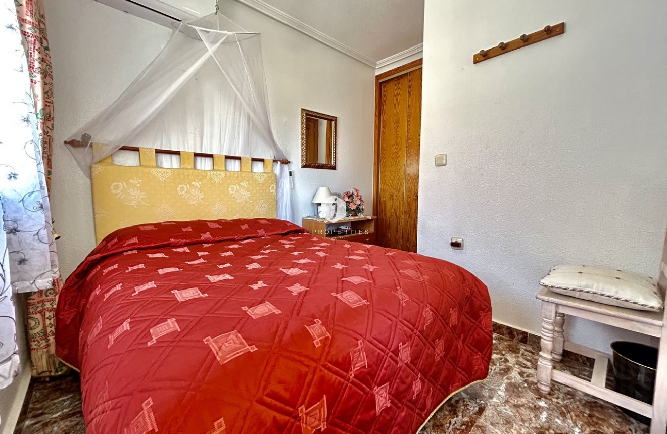 D'occasion - Chalet -
La Zenia - Costa Blanca
