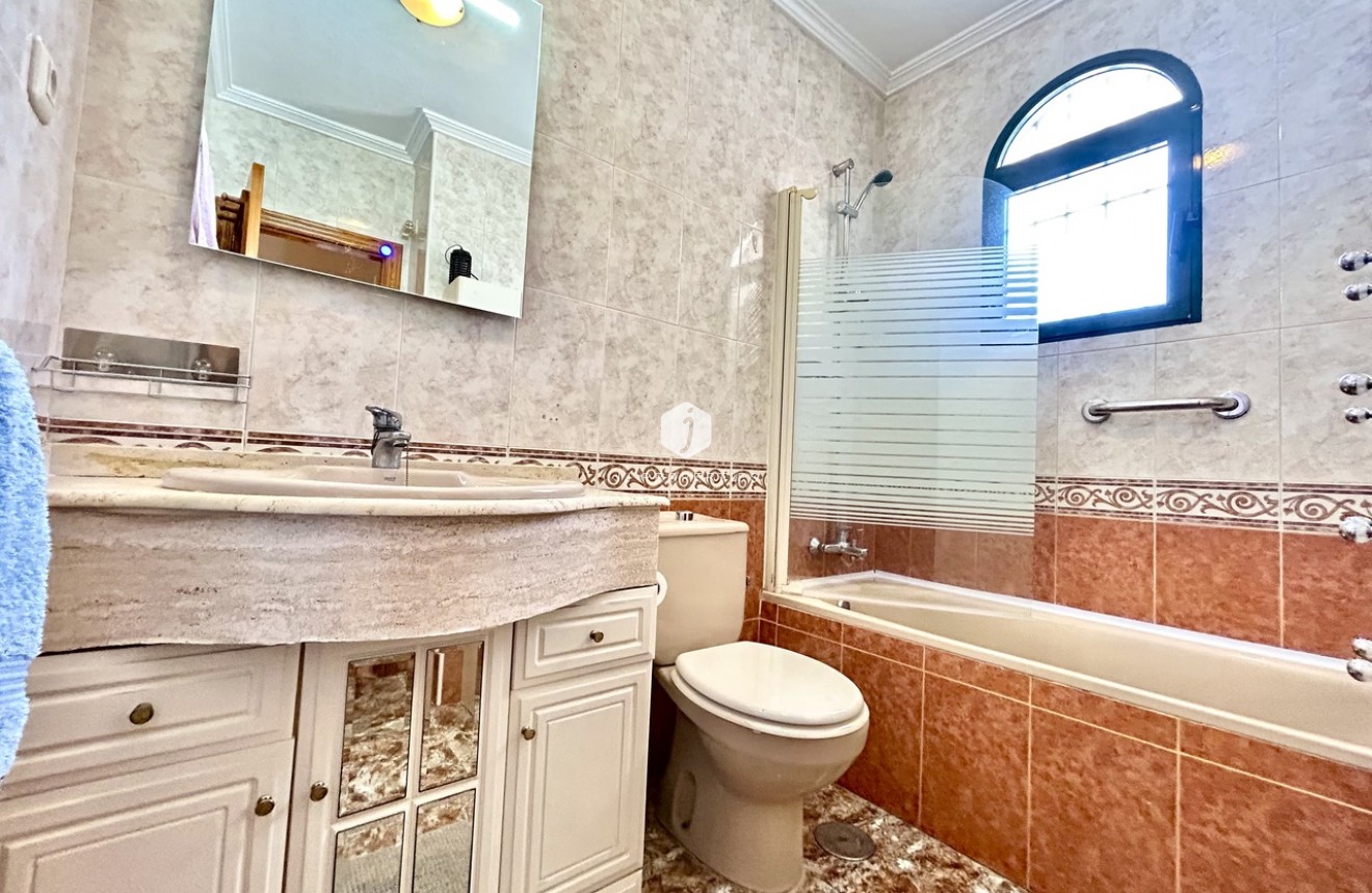 D'occasion - Chalet -
La Zenia - Costa Blanca