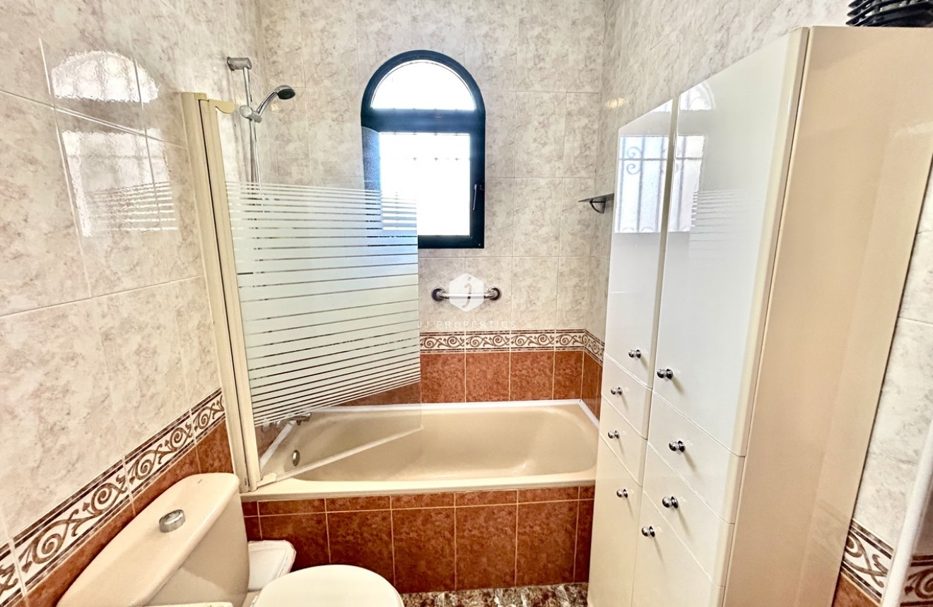D'occasion - Chalet -
La Zenia - Costa Blanca