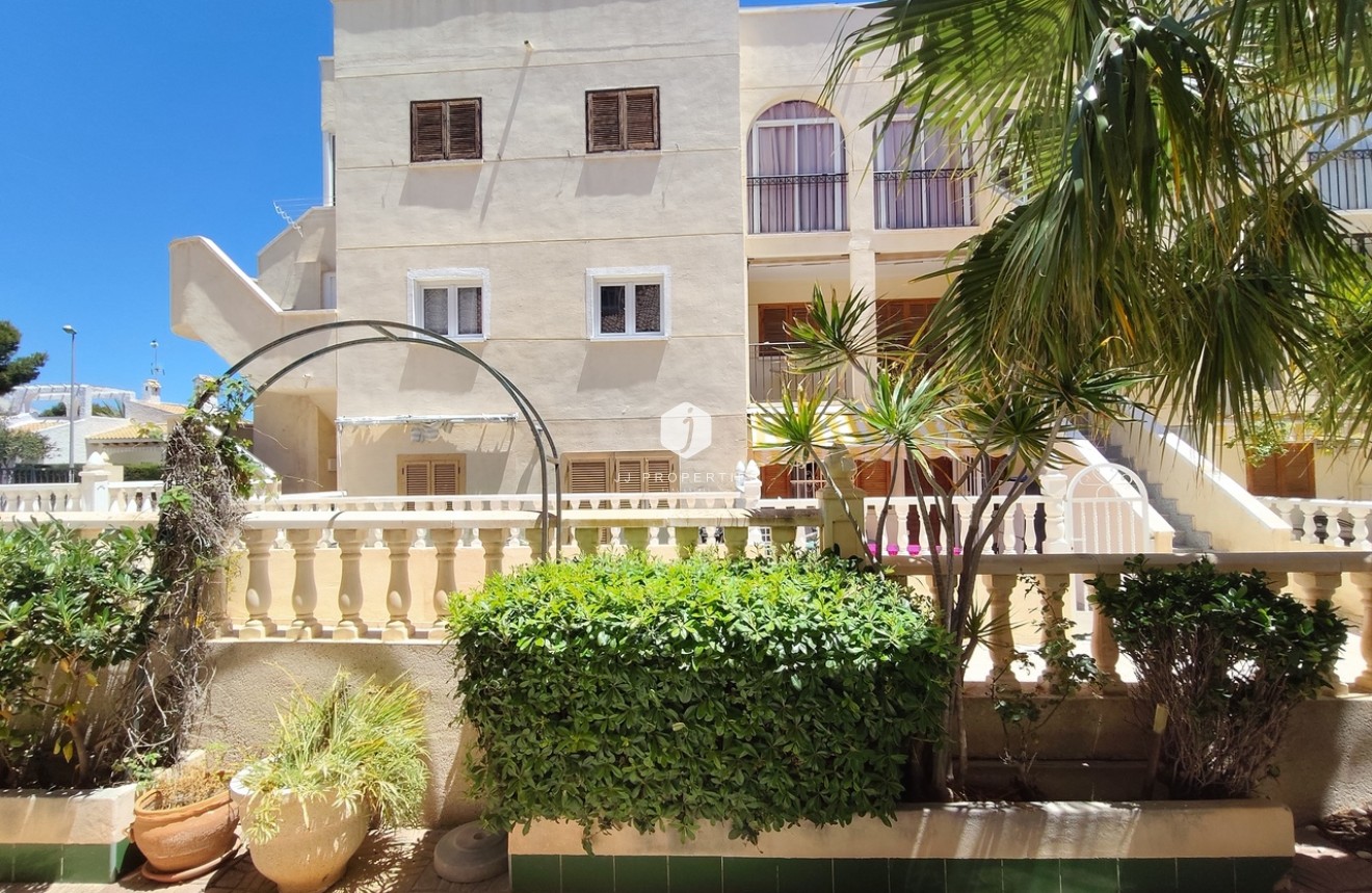 D'occasion - Chalet -
La Zenia - Costa Blanca