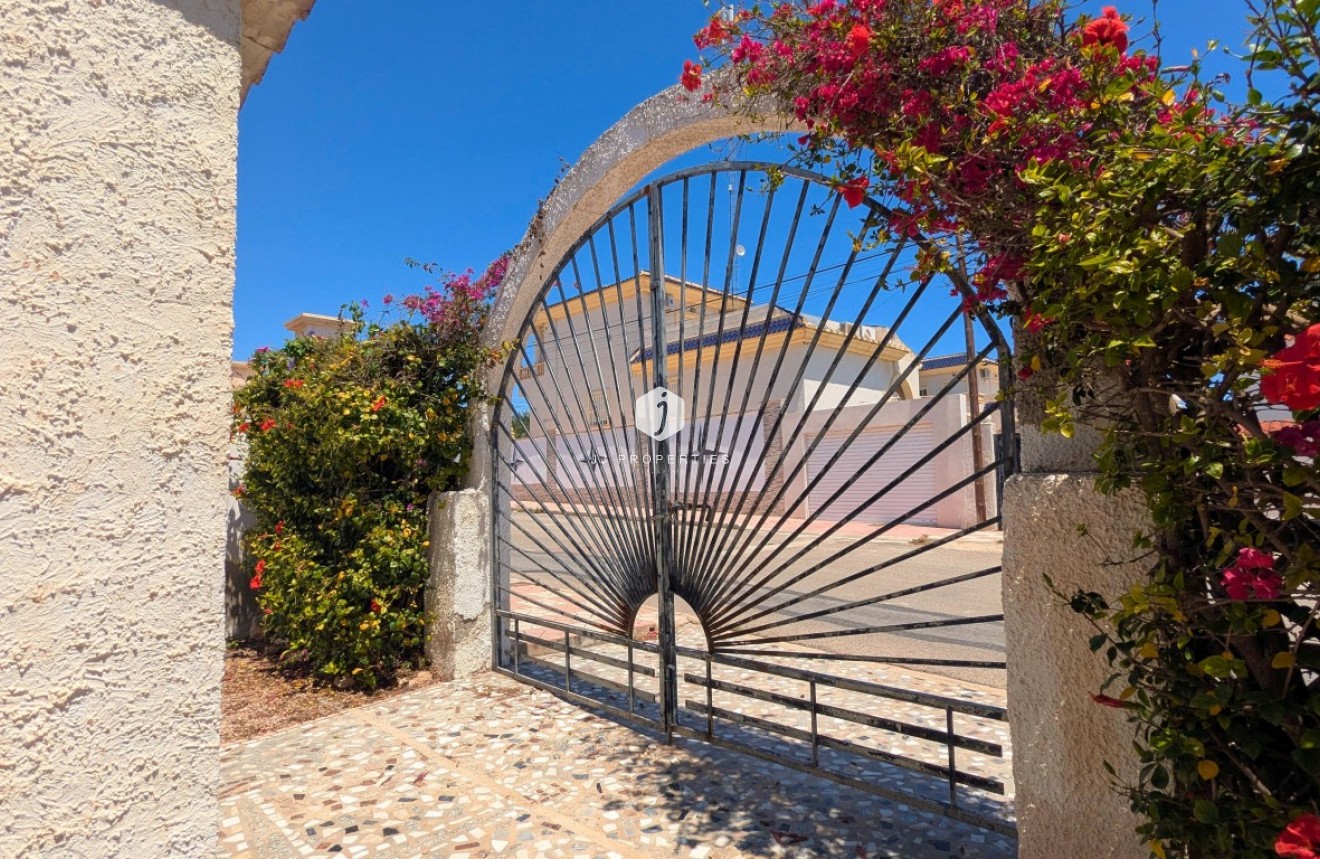 Aus zweiter Hand - Villa -
Ciudad Quesada - Costa Blanca
