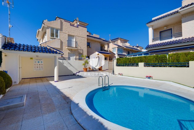 D'occasion - Chalet -
Torrevieja - La veleta